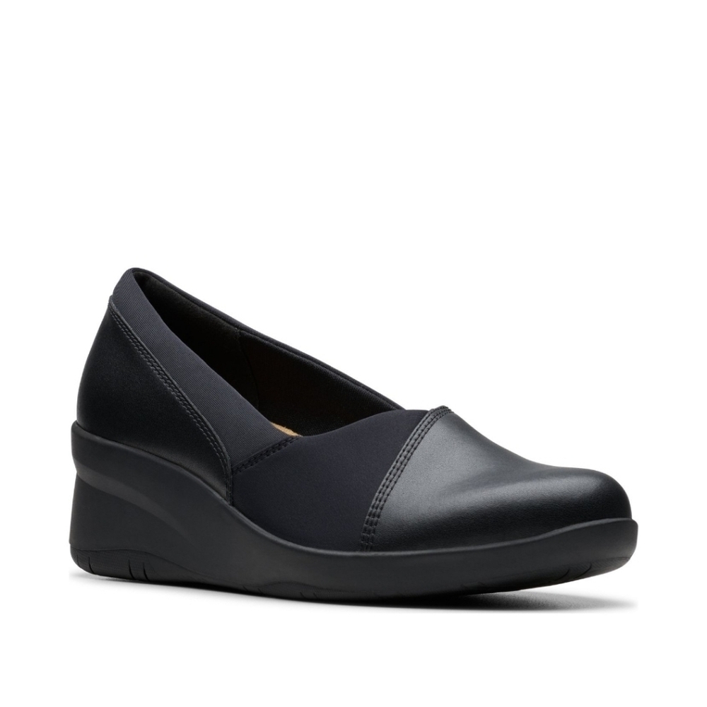 FlatsClarksCollection Suttyn Walk Cushioned Mid-Heel Shoe
